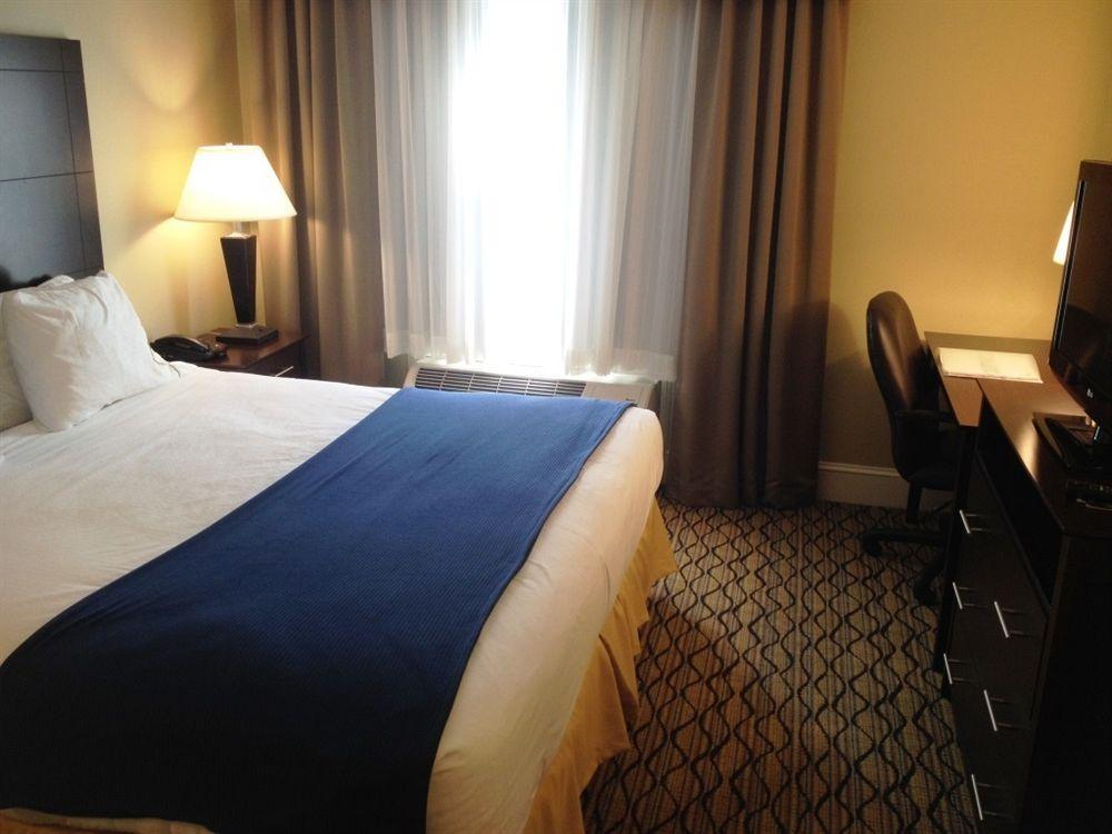 Holiday Inn Express And Suites Merrimack By Ihg Ngoại thất bức ảnh