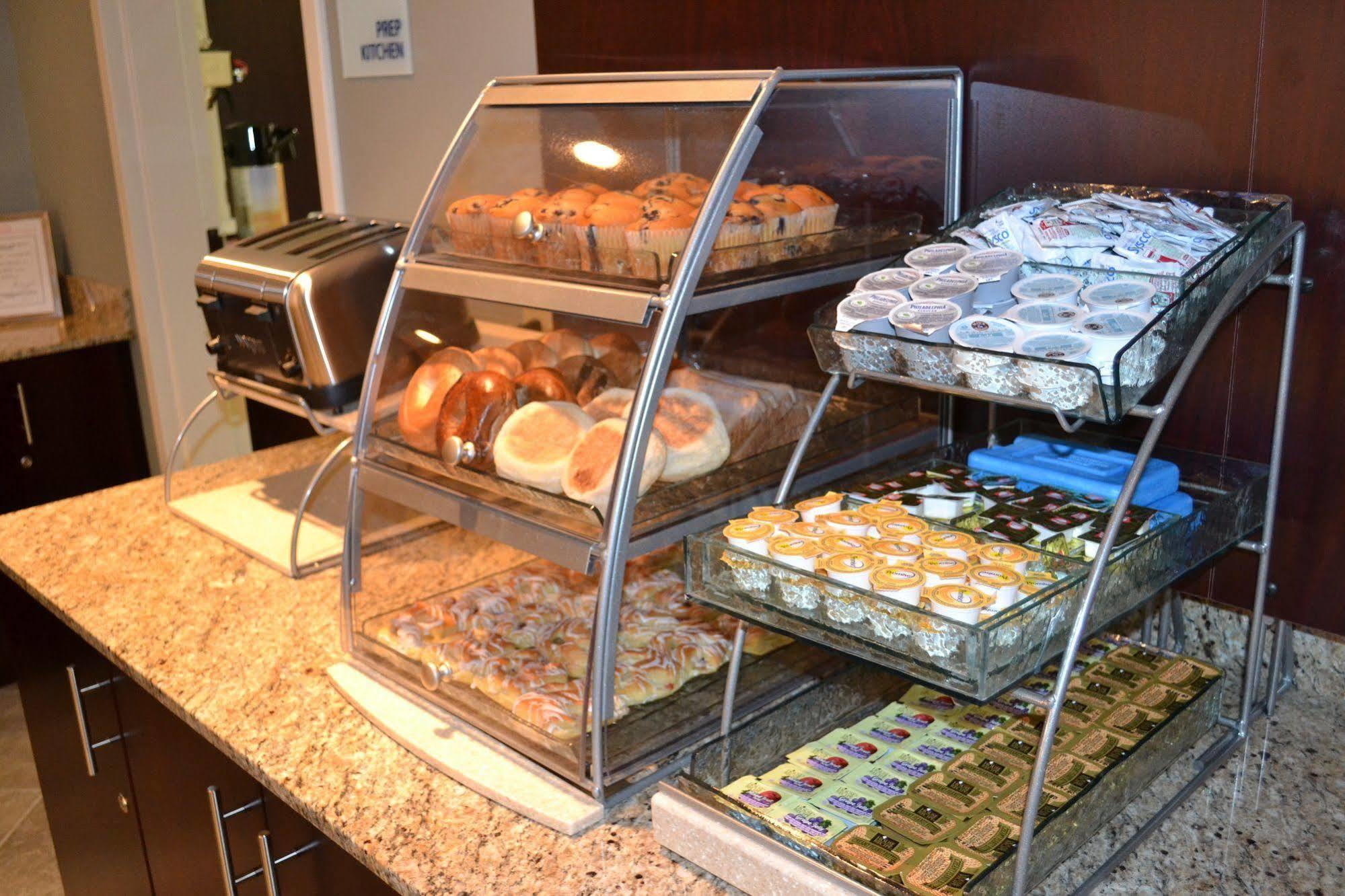 Holiday Inn Express And Suites Merrimack By Ihg Ngoại thất bức ảnh